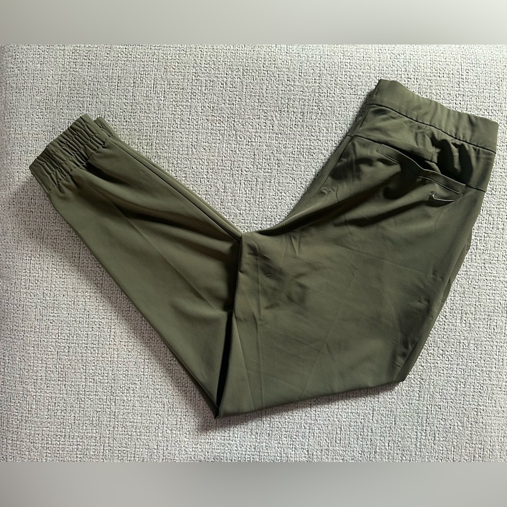 Nike Women’s Olive Green Joggers Size Small NWT💚